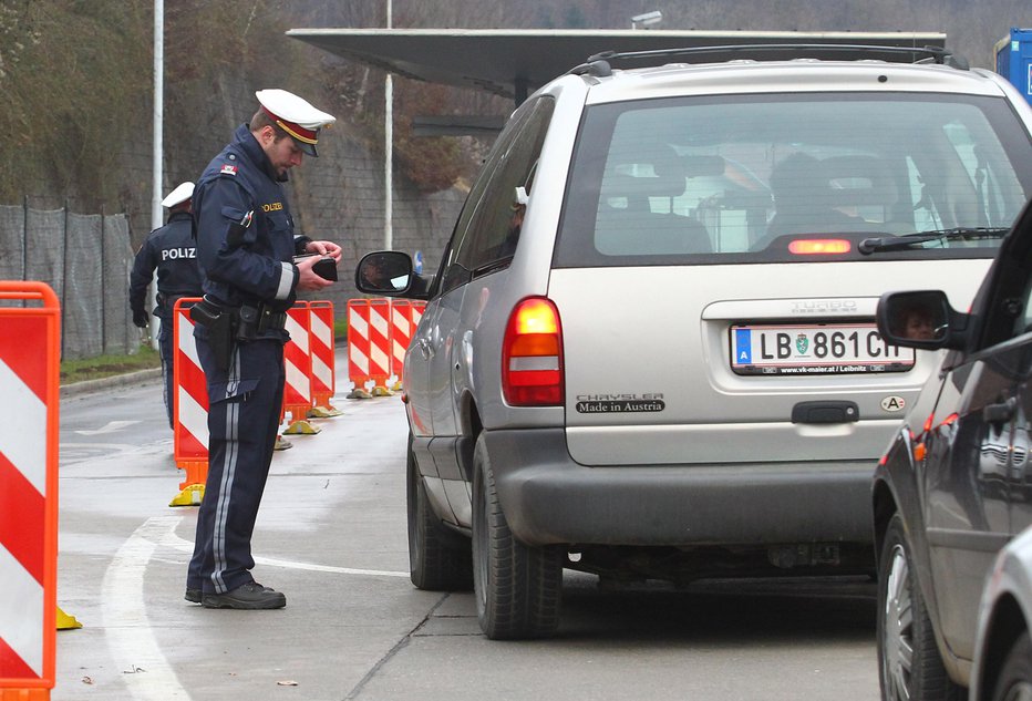 Fotografija: Avstrijci bodo poostrili nadzor. FOTO: Tadej Regent, Delo