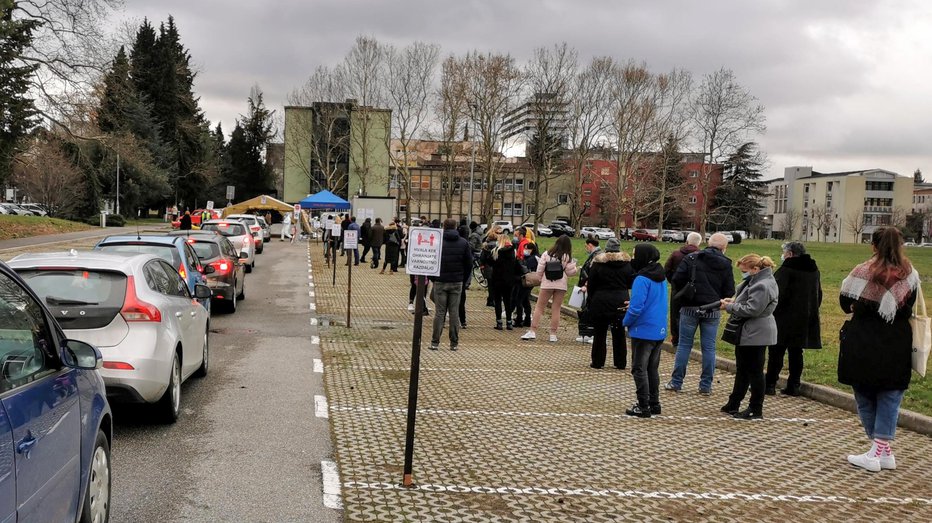 Fotografija: Gneča v Novi Gorici. FOTO: Ervin Čurlič, Regijski štab CZ za severno Primorsko