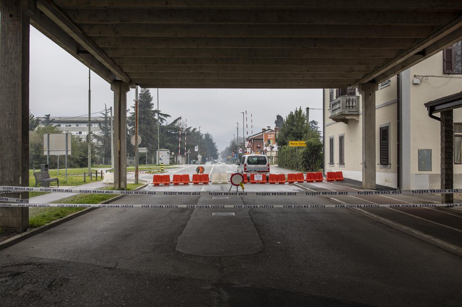 Fotografija: Na nekdanjem mejnem prehodu je bil prehiter (simbolična fotografija). FOTO: Voranc Vogel