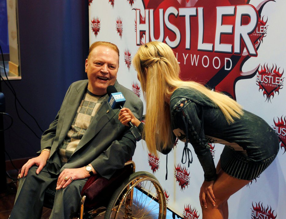 Fotografija: Larryju Flyntu, revolucionarju spolne industrije, je odpovedalo srce. FOTO: Fred Prouser/Reuters