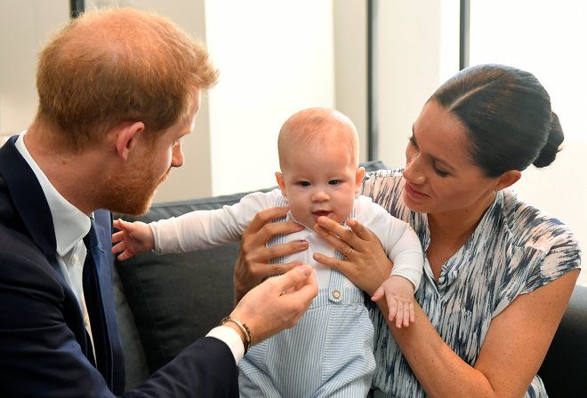 Archie bo maja upihnil drugo svečko. FOTO: Toby Melville/Reuters