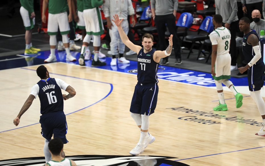 Fotografija: Luka Dončić je pred dnevi v zadnji sekundi zadel trojko za zmago proti Bostonu. FOTO: Usa Today Sports