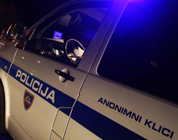 Fotografija: Policija je bila pozno zvečer obveščena o nenavadnem ropu (fotografija je simbolična). FOTO: Tadej Regent