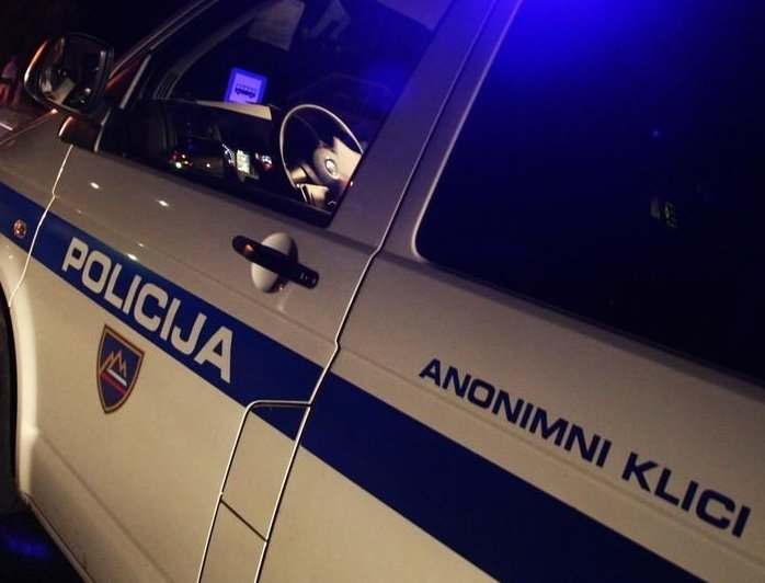 Fotografija: Policija je pregledala kraj nesreče (fotografija je simbolična). FOTO: Tadej Regent