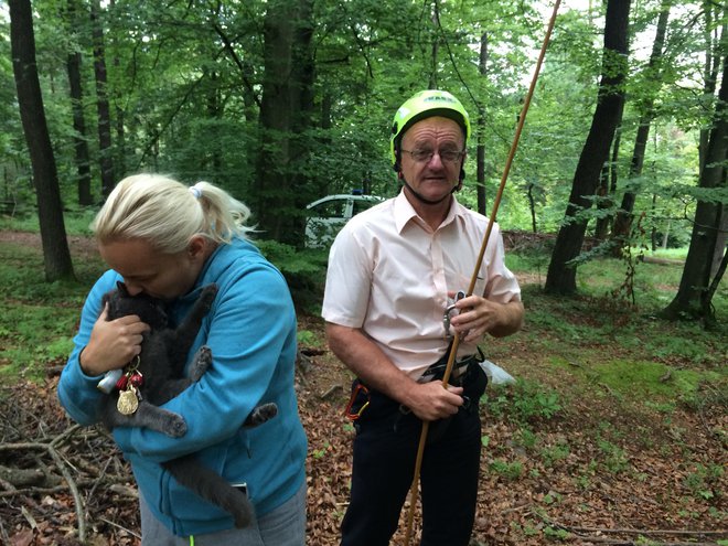 Včasih pridejo naravnost iz službe in se nimajo časa preobleči. FOTO: GRS Ljubljana