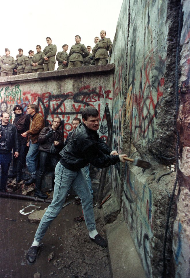 Berlinski zid nekoč, danes pa v virtualni različici FOTO: DAVID BRAUCHLI/REUTERS