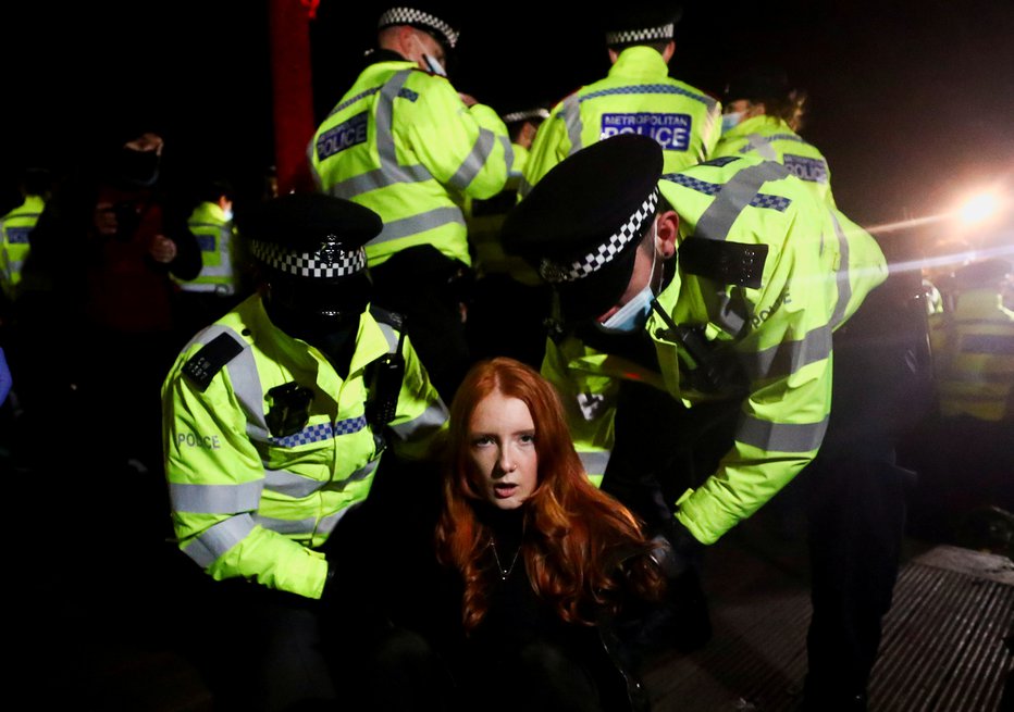 Fotografija: Britanska notranja ministrica in londonski župan zahtevata pojasnila policije glede ravnanja na bedenju. FOTO: Hannah Mckay/Reuters