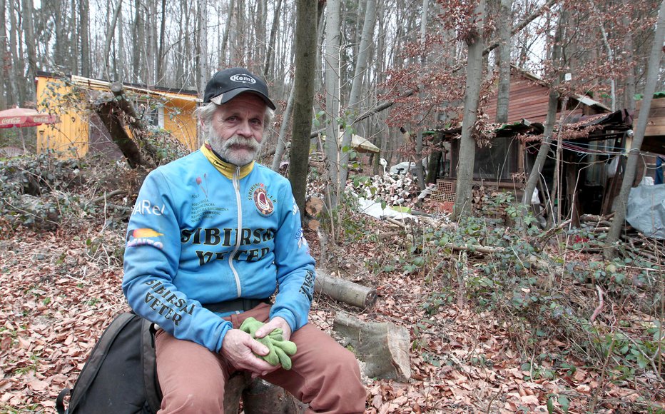 Fotografija: Pred svojim domovanjem Foto: Dejan Javornik