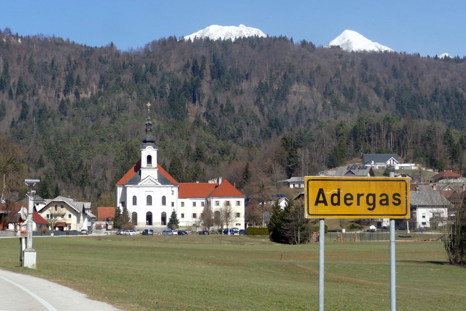 Fotografija: Velesovski samostan je v Adergasu. Fotografije: Primož Hieng