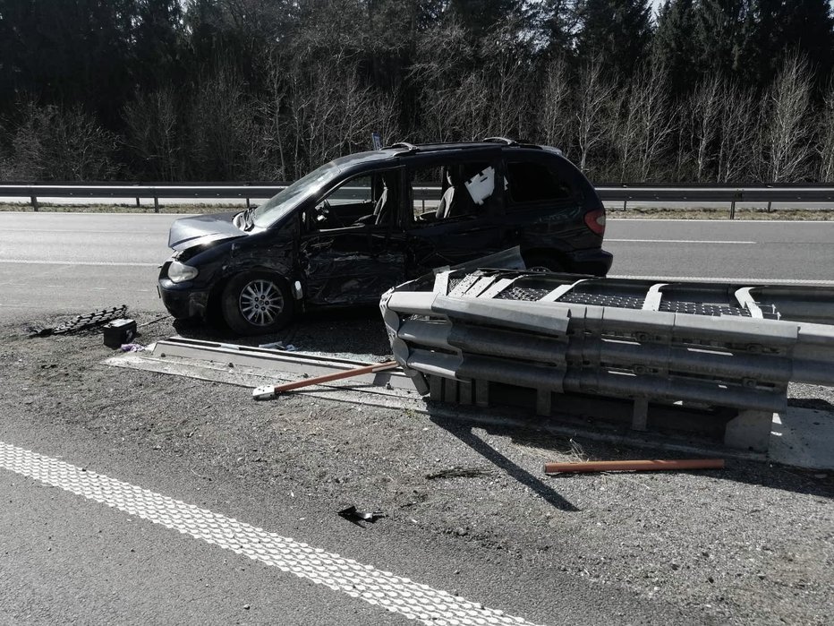 Fotografija: Nalet na zaščitni meh. FOTO: Policija