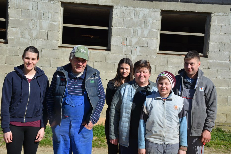 Fotografija: Družina Senekovič živi od kmetijstva. FOTOGRAFIJE: Oste Bakal