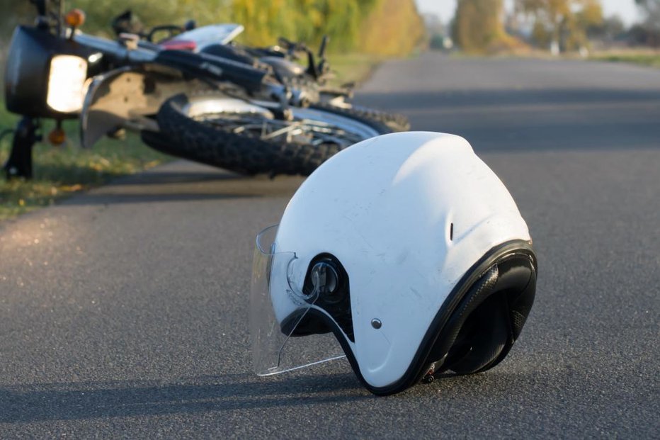 Fotografija: Voznica in motorist sta čelno trčila (simbolična fotografija). FOTO: Gettyimages