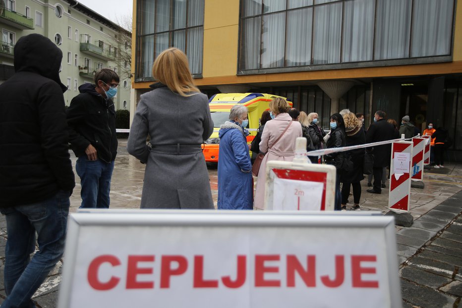 Fotografija: Simbolična fotografija. FOTO: Leon Vidic, Delo