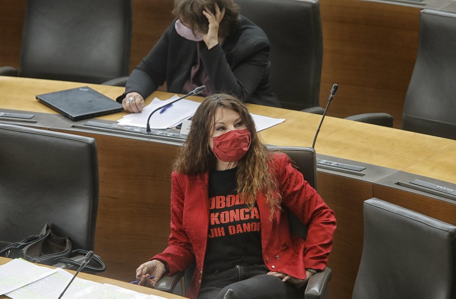 Fotografija: Violeta Tomić se je pokolonila spominu na prijatelja. FOTO: Blaž Samec