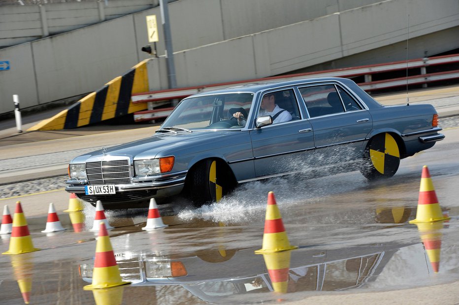 Fotografija: Med stožci še brez sistema ABS FOTOgrafiji: Daimler