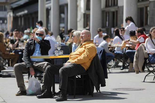 Terase v Ljubljani polne. FOTO: Voranc Vogel