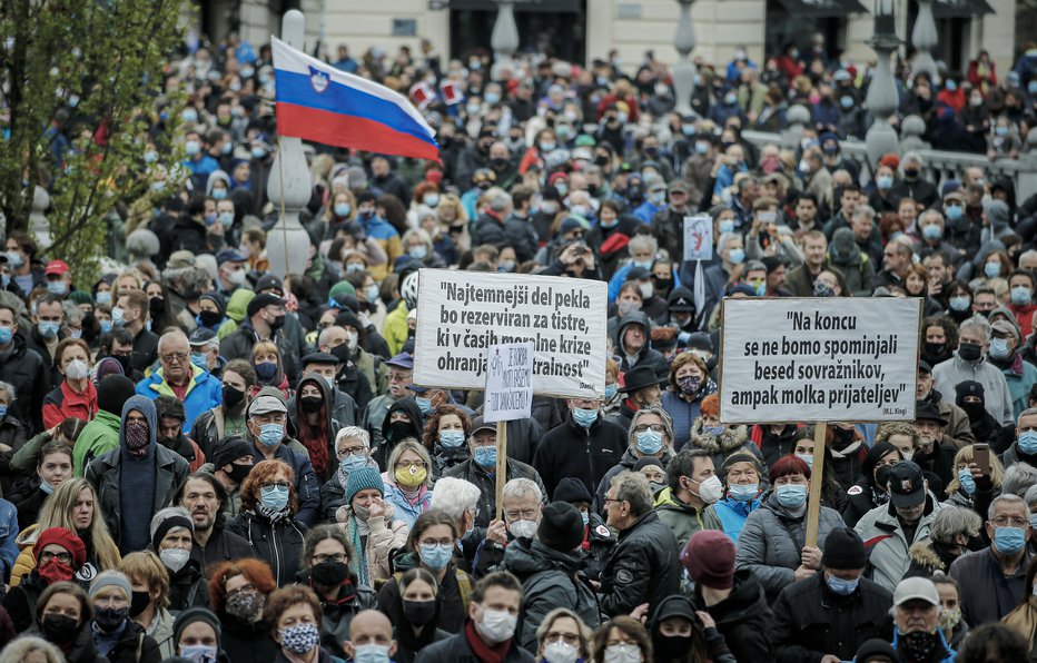 Fotografija: Protest ob dnevu upora 27. 4. 2021, Ljubljana. FOTO: Jože Suhadolnik, Delo