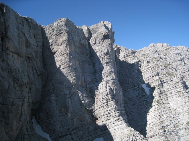 Pogled na sfingo v Severni triglavski steni. Foto: Tine Marenče