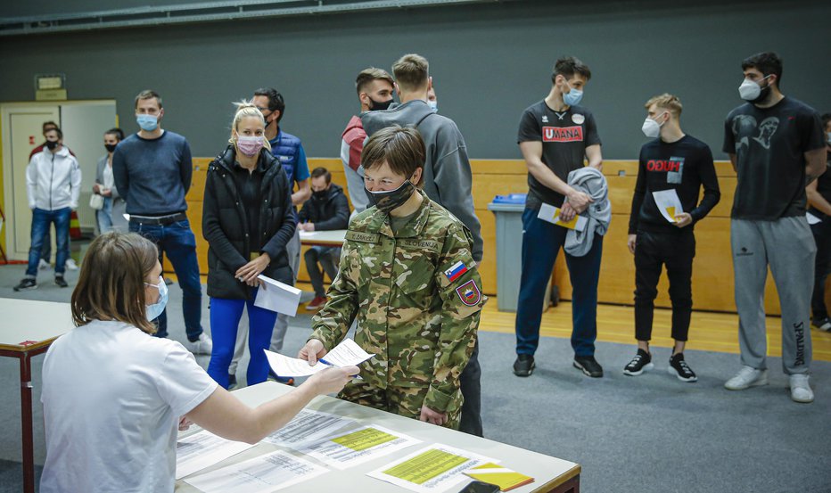 Fotografija: Največ cepljenj pri nas je bilo izvedenih s cepivom Biontecha in Pfizerja. FOTO: Jože Suhadolnik, Delo