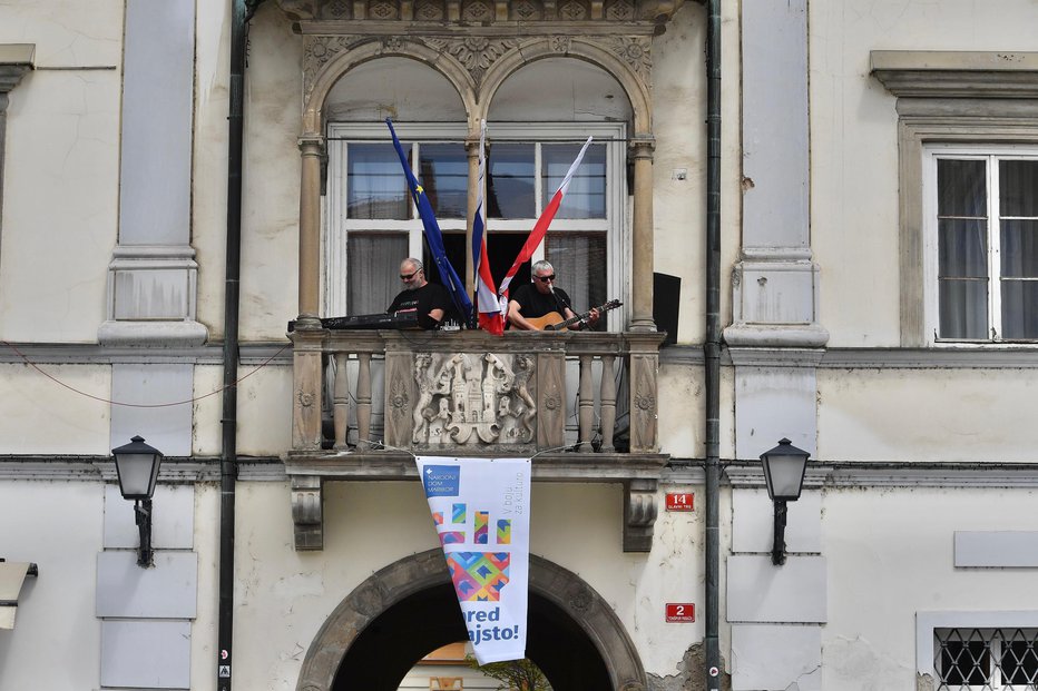 Fotografija: Zoran Predin in Danilo Ženko sta pesem Čakam te posvetila bobnarju Mariu Modrinjaku, ki je umrl zaradi raka. FOTOGRAFIJE: MARKO PIGAC/MP PRODUKCIJA