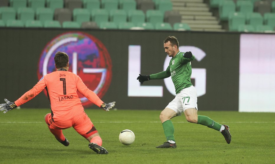 Fotografija: Najboljši Olimpijin nogometaš Đorđe Ivanović, ki je še v jesenskem delu prvenstva zablestel v edini zmagi v derbijih, pred tekmo sezone ni v najboljši formi. FOTO: Jože Suhadolnik