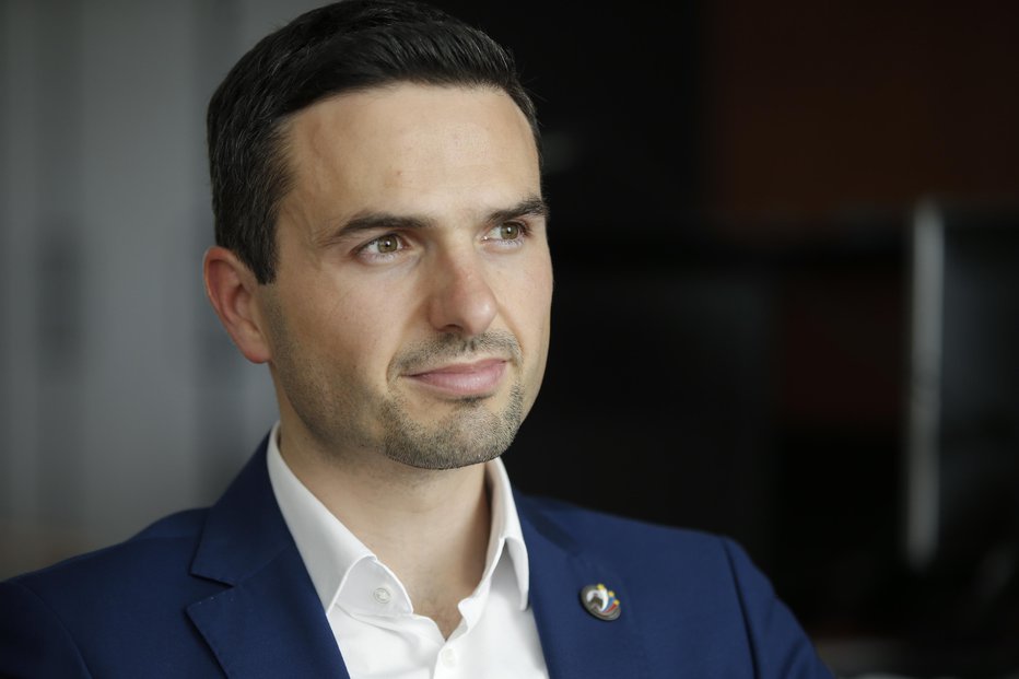 Fotografija: Matej Tonin, obrambni minister. FOTO: Jure Eržen, Delo