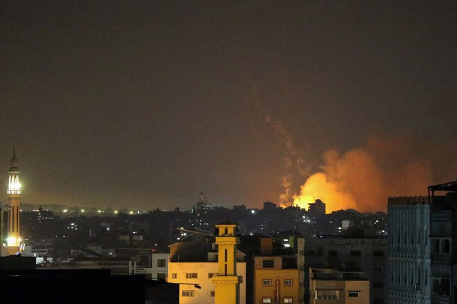 V Gazi je od ponedeljak umrlo že več kot 100 ljudi. FOTO: Ibraheem Abu Mustafa, Reuters