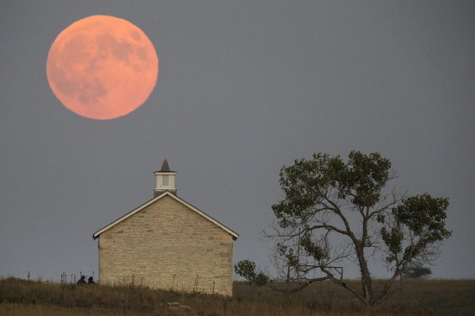 Fotografija: Luna gor, luna dol. FOTO: The Wichita Eagle