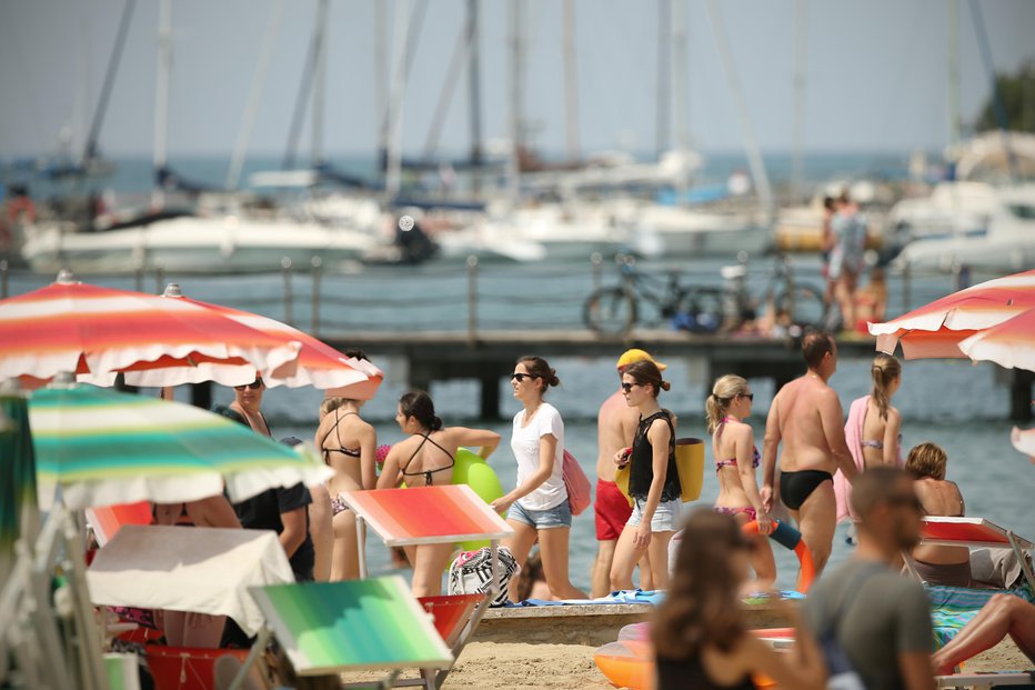 Fotografija: Turizmu bi pomagali z novimi boni. FOTO: Jure Eržen, Delo