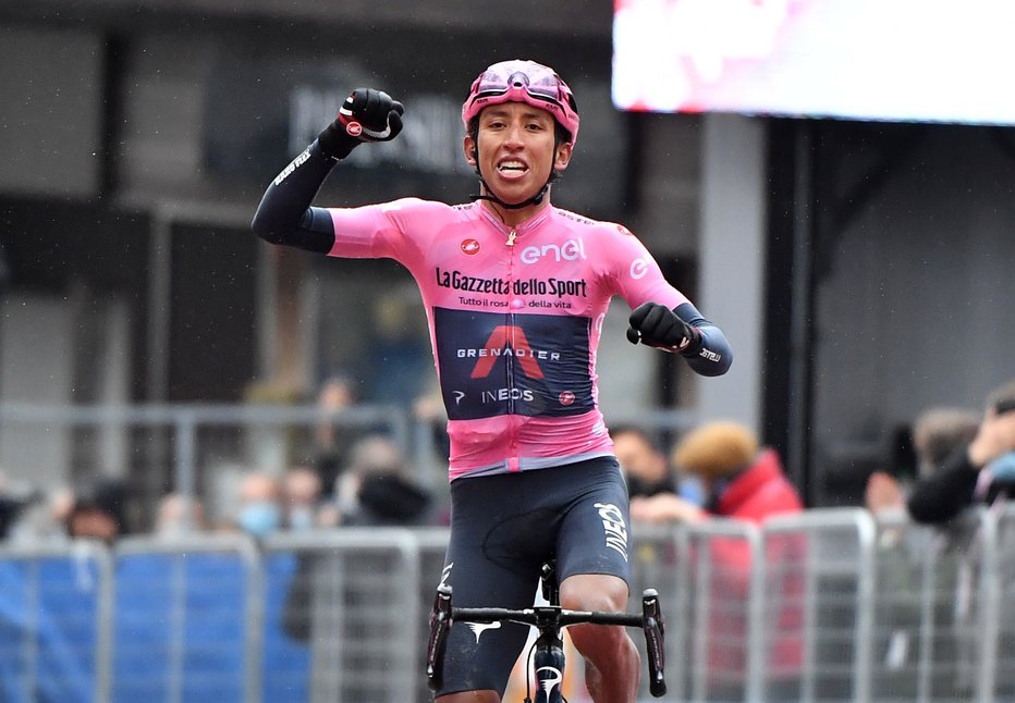 Fotografija: Ne zmagaš vsak dan v rožnati majici, pravi Egan Bernal. FOTO: Jennifer Lorenzini/Reuters