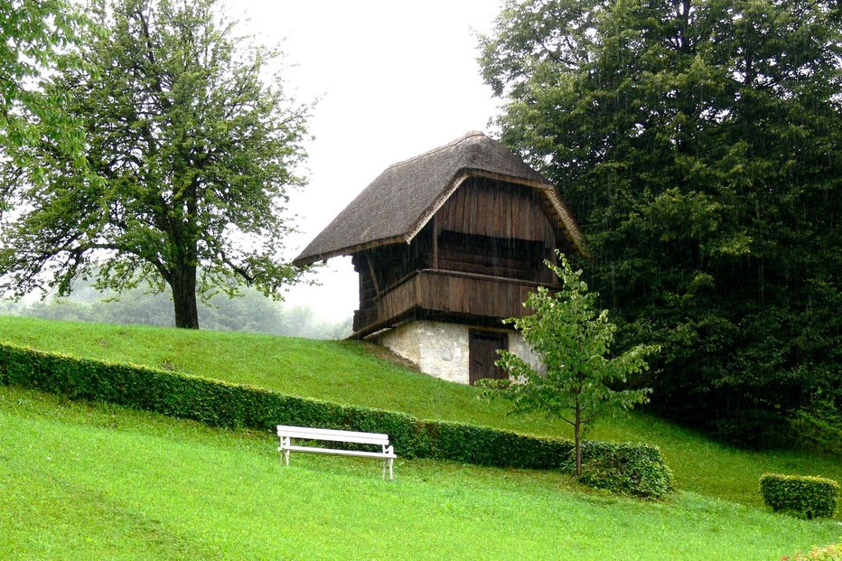 Fotografija: So najstarejša kmečka stavbna dediščina. Foto: Primož Hieng