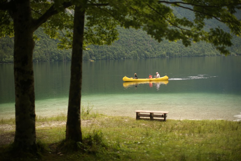 Fotografija: Z novimi turističnimi boni želijo ublažiti posledice večmesečnega mirovanja panoga. FOTO: Jure Eržen, Delo