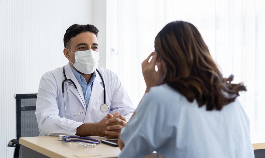 Fotografija: V času epidemije je obremenitev še več. FOTO: Amorn Suriyan/Getty Images