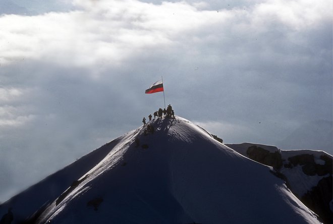 Pozno popoldne je bilo vznemirljivo lepo.