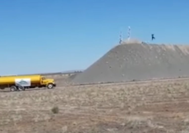 Fotografija: Tragedija se je zgodila pred očmi šokiranih gledalcev. FOTO: Youtube, posnetek zaslona