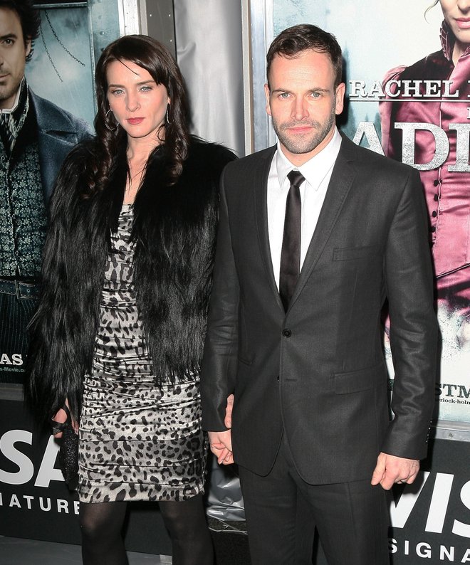 Jonny Lee Miller z bivšo ženo Michelle Hicks FOTO: T/x17online.com