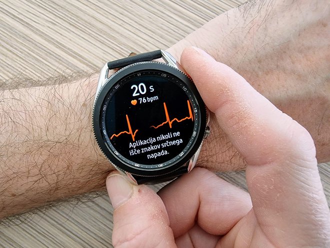 Samsungova ura watch 3 zna izmeriti EKG in krvni tlak. FOTO: Staš Ivanc