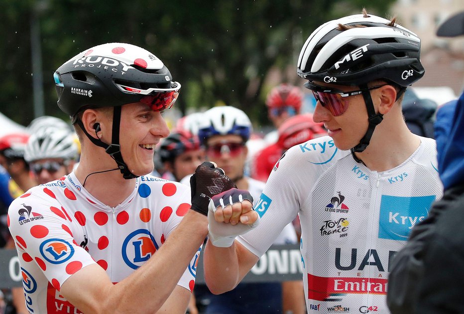 Fotografija: Matej Mohorič in Tadej Pogačar. FOTO: Benoit Tessier, Reuters