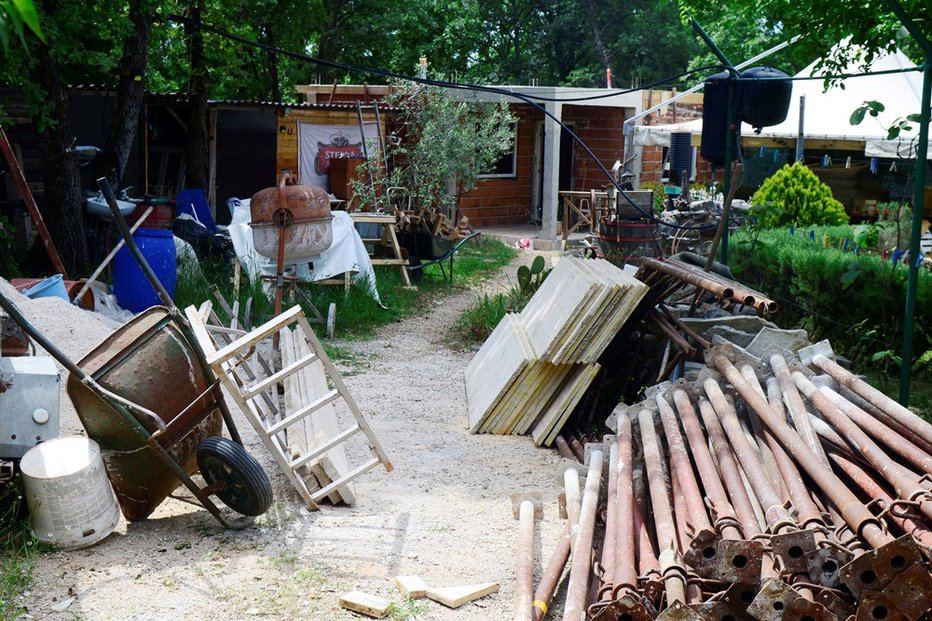 Fotografija: Črne gradnje naj bi rasle kot gobe po dežju. FOTO: GLAS ISTRE