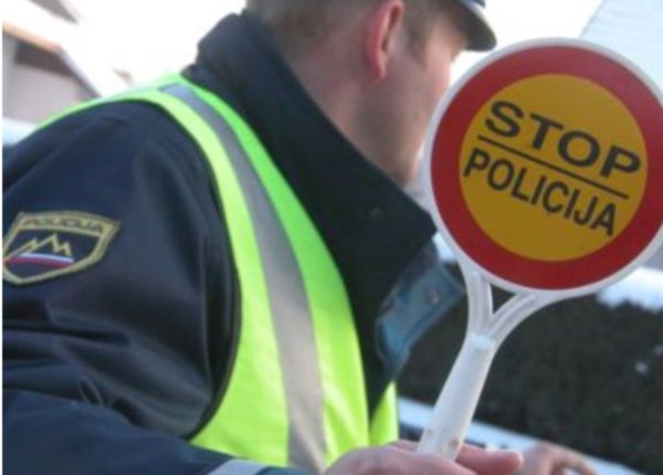 Voznik je poskušal pobegniti, a mu je policist to preprečil, pri čemer je bil laže poškodovan. FOTO: Arhiv