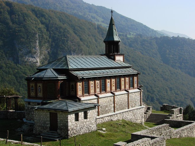 Cerkev na Javorci je posvečena vsem padlim avstro-ogrskim vojakom na soški fronti. FOTO: Blaž Močnik