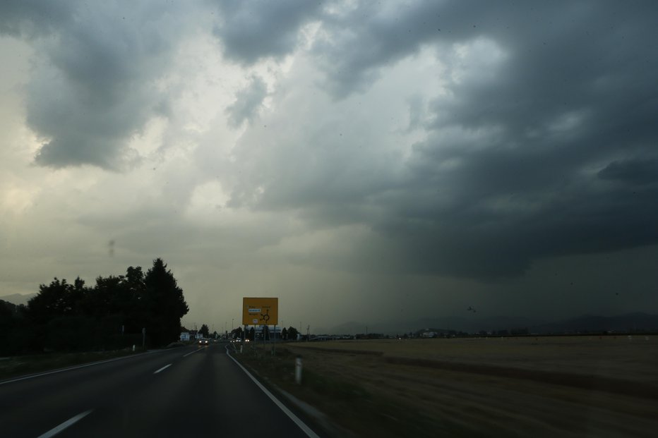 Fotografija: Nevihta s točo FOTO: Uroš Hočevar