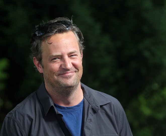 Med uporabniki omrežja za zmenkarije je slavni prijatelj Matthew Perry. FOTO: Blaž Samec