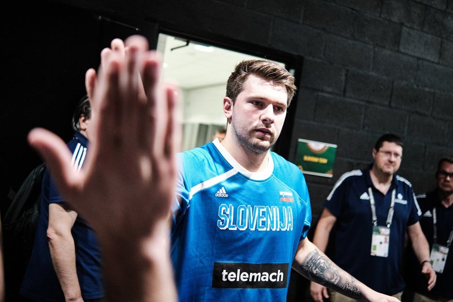 Fotografija: Luka Dončić je s soigralci že na Japonskem. FOTO: Fiba 