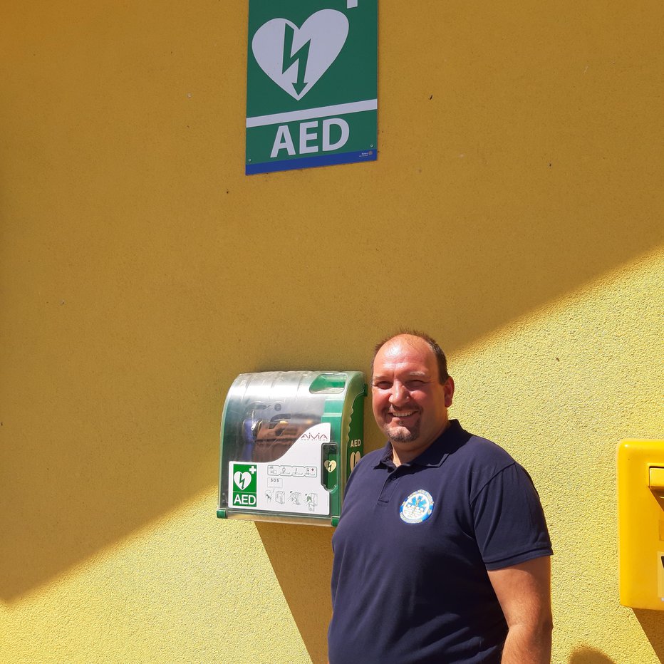 Fotografija: Gasilec PGD Križe Anže Hribar ni pomišljal in je takoj začel oživljati soseda. FOTO: Tina Horvat