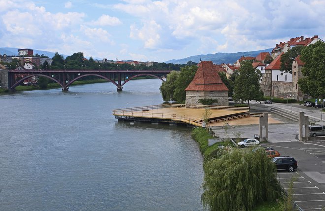 Zgodilo se je v bližini Sodnega stolpa na Lentu. FOTOGRAFIJI: Tadej Regent