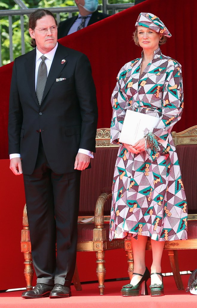 Parade se je udeležila z možem Jamesom O'Harejem. FOTOGRAFIJI: Yves Herman/Reuters