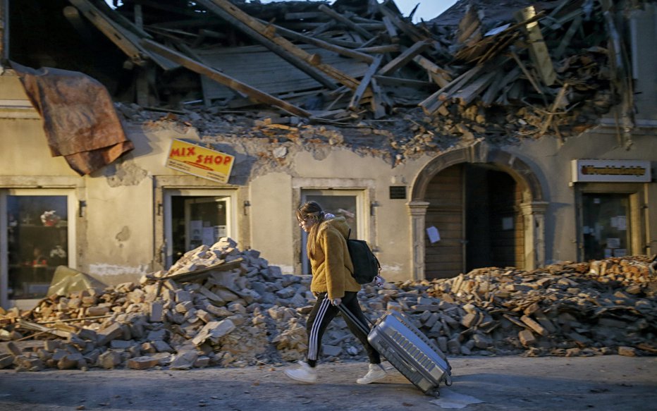 Fotografija: Območje Petrinje sta 28. in 29. decembra lani stresla silovita potresa. Umrlo je sedem ljudi. FOTO: Blaž Samec