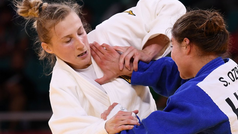 Fotografija: Nemka Martyna Trajdos je boj z Madžarko Szofi Ozbas izgubila. FOTO: Annegret Hilse, Reuters