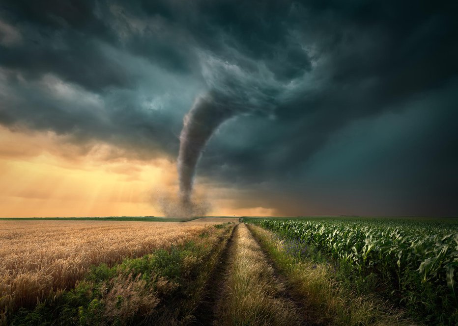 Fotografija: Aktivno vremensko dogajanje na Balkanu lahko prinese tudi pojav posameznih tornadov. (simbolična fotografija). FOTO: Rasica, Getty Images/Istockphoto